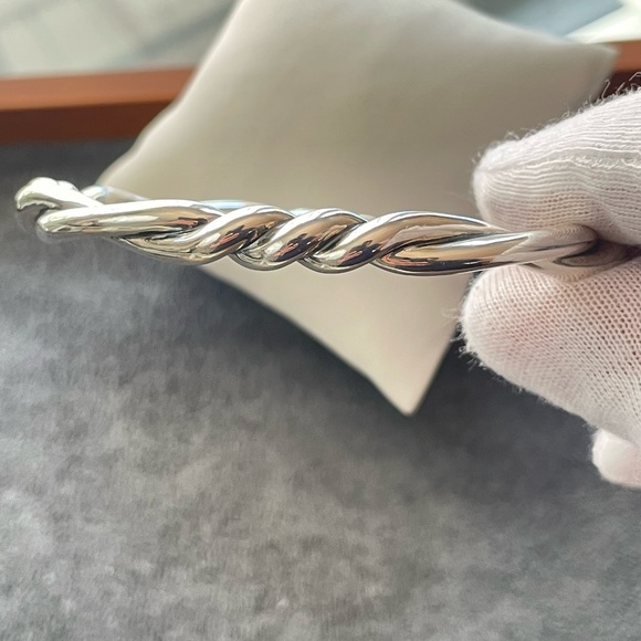 David Yurman Authentic 7mm Heavy
Continuance-Bangle Bracelet-Size Lg Oval - Picture 7 of 12